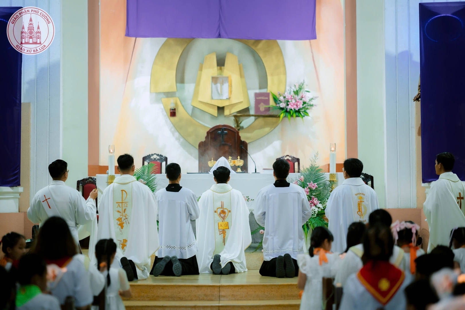 Giáo Xứ Bà Lụa Cử Hành Thánh Lễ Tiệc Ly – Khai Mạc Tam Nhật Thánh